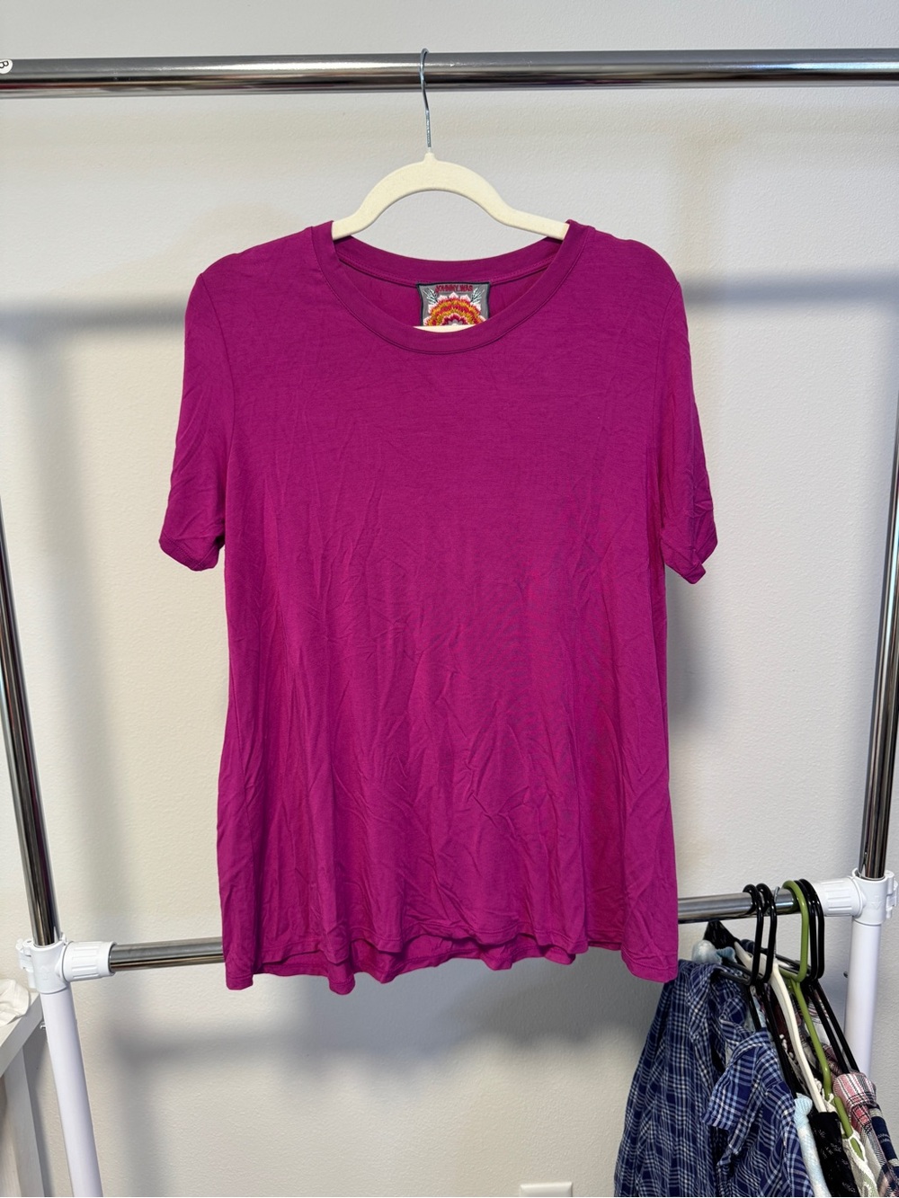 Johnny Was t-shirt Wild Aster Favorite S/S Crew Neck Swing Tee in magenta